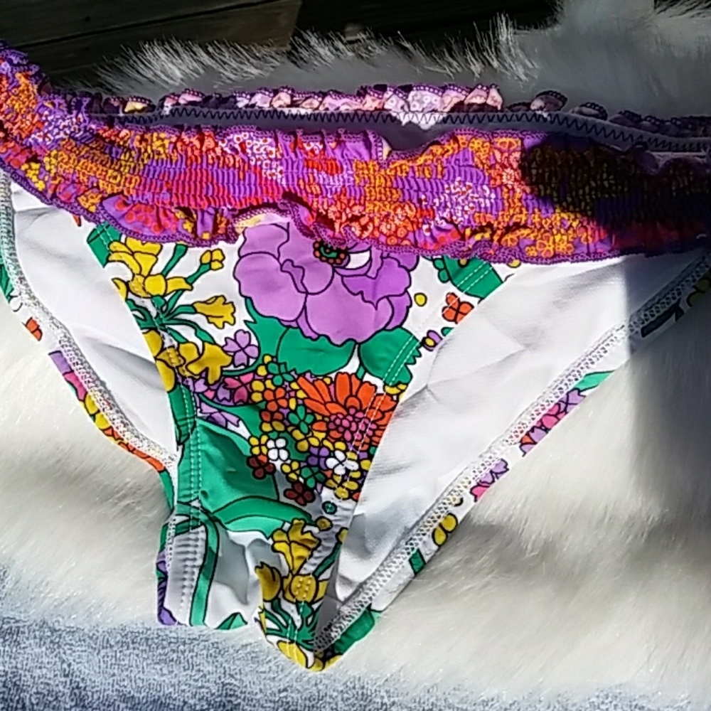 ❗3/$18❗🍁 Floral Candie's bikini bottom